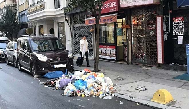 Şişli'de işçiler 5400 TL maaş alıyorlar: Ödemeler aksayınca çöpler sokak ortasında kaldı